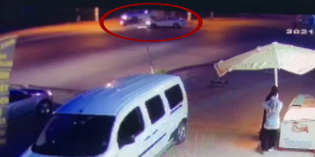 Konya’da otomobille çarpışan minibüs devrildi! 7 kişinin yaralandığı kaza anı kamerada