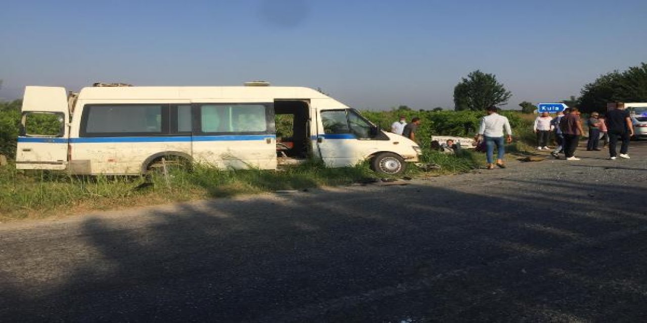 Tarım işçilerini taşıyan minibüs, otomobille çarpıştı: 2 ölü, 9 yaralı