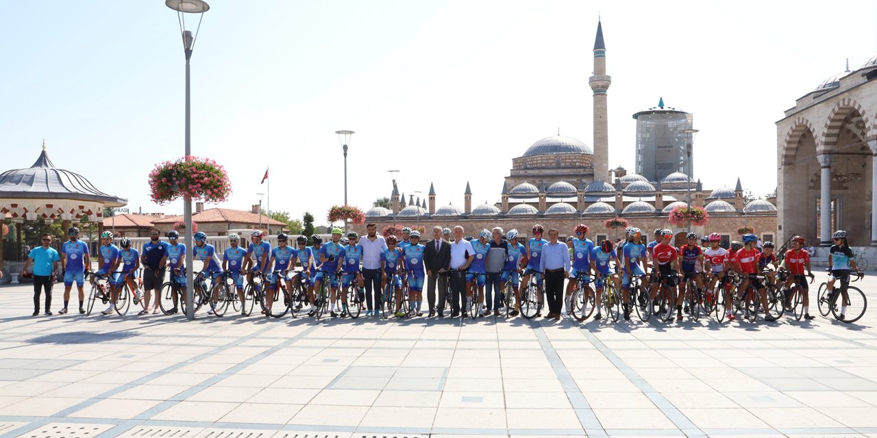 Ömer Halisdemir 5. Ulusal Bisiklet Turu'na katılan sporcular Konya'dan Niğde’ye hareket etti