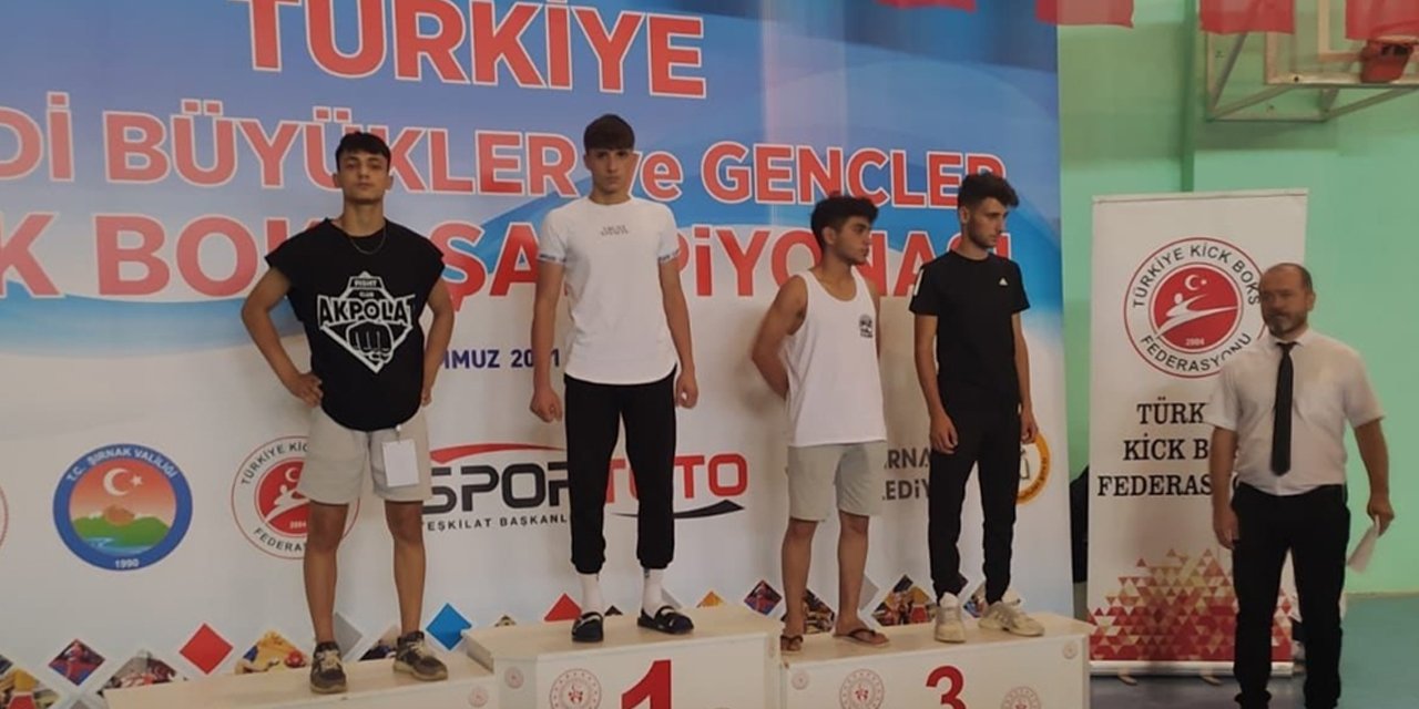 Karatay Belediyespor'lu gençlerden Kick Boks Turnuvasında derece