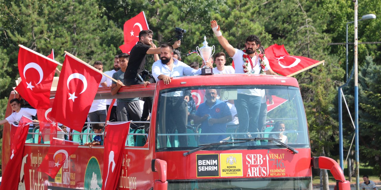 Kırkpınar finalisti Konyalı pehlivan, memleketinde coşkuyla karşılandı