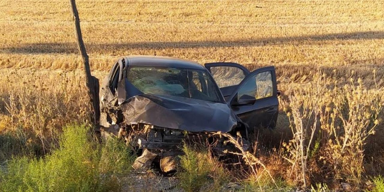 Konya'da kontrolden çıkan otomobil tarlaya uçtu: 4 yaralı