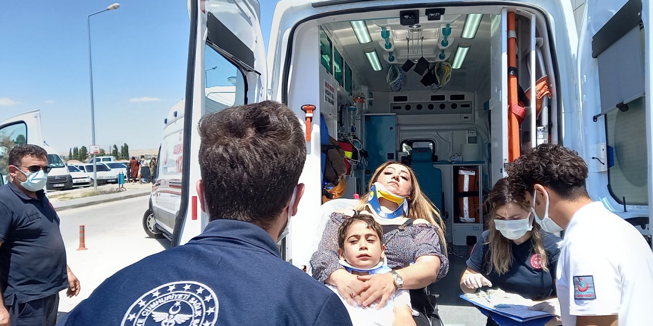 Konyalı gurbetçi aile Kapadokya gezisi dönüşü kaza yaptı! 6 yaralı var