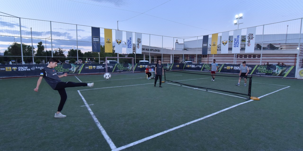 Konya’da düzenlenen ödüllü ayak tenisi turnuvası sona erdi