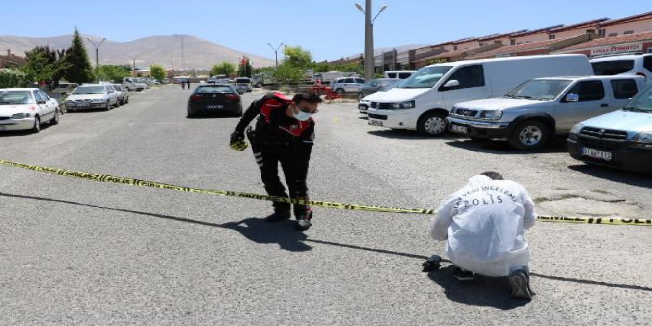 Oto galeridekilere ateş açtı, çıkan çatışmada öldü