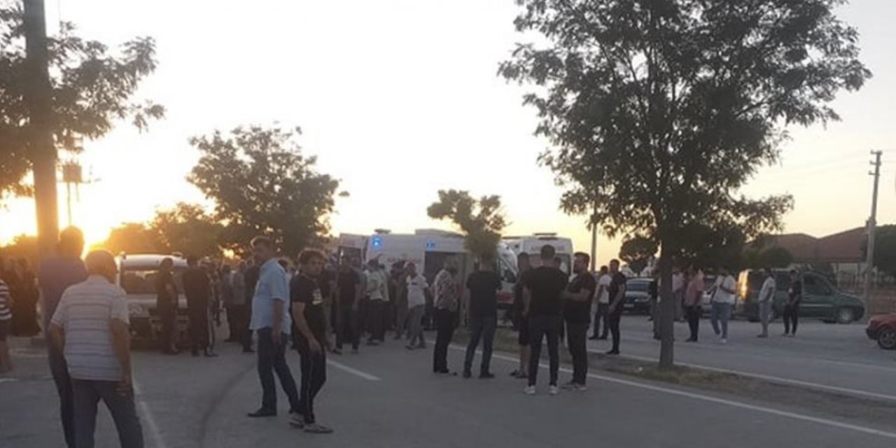 Konya'da motosiklet hafif ticari araçla çarpıştı: 2 ağır yaralı
