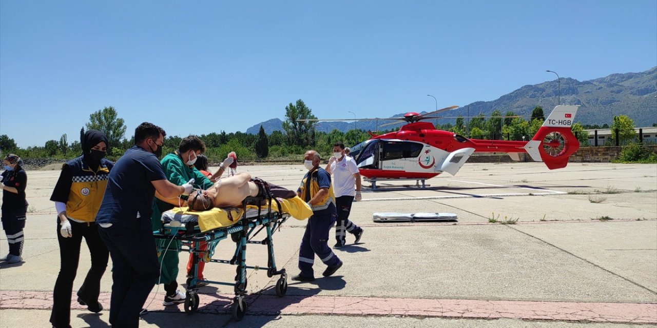 Konya'da kurban keserken yaralanan kişinin durumu ağır! Hava ambulansıyla hastaneye sevk edildi
