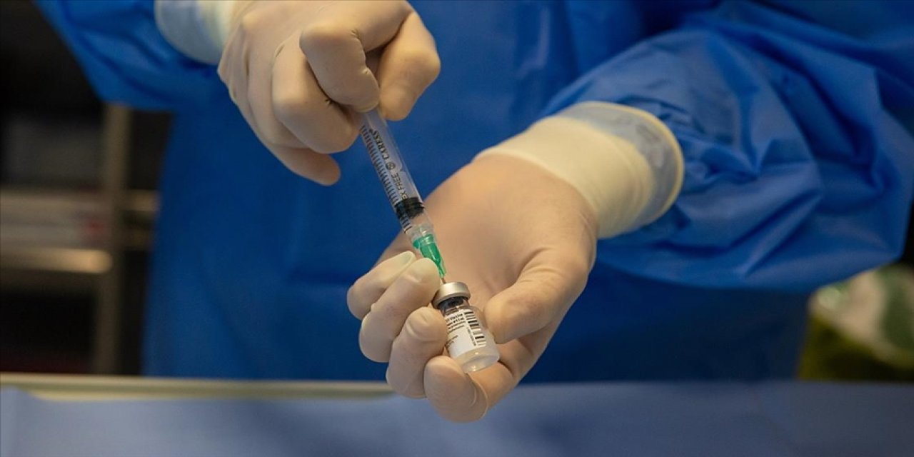 Pfizer, üçüncü doz Kovid-19 aşısının antikor seviyesini üç kattan fazla artırdığını duyurdu