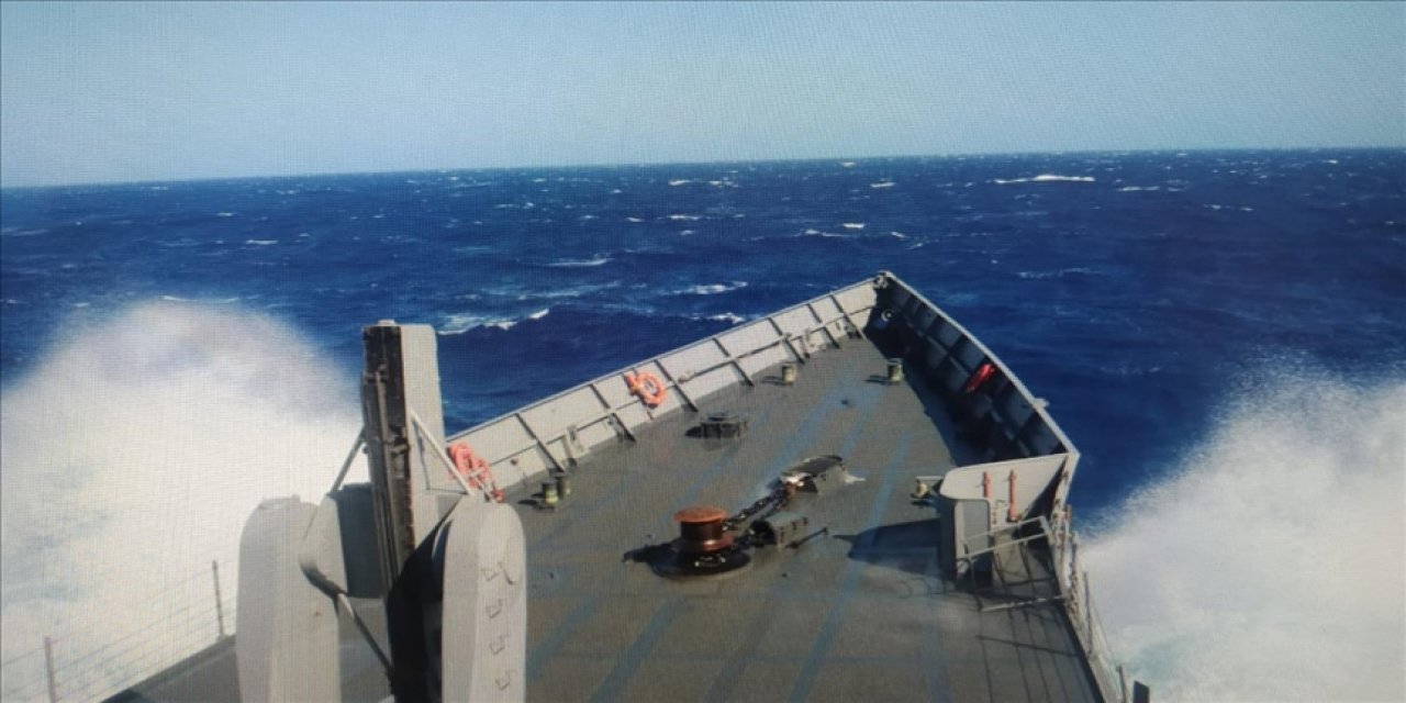 Doğu Akdeniz'de içerisinde 45 kişinin bulunduğu tekne battı