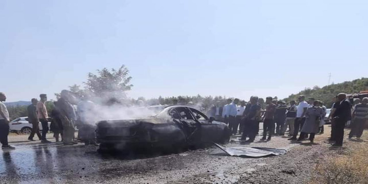 Konya’da seyir halindeki lüks otomobil çıkan yangında kül oldu