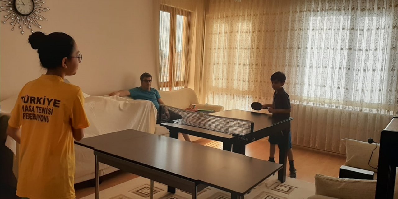 Masa tenisinin Konyalı minik şampiyonu Ali Enes, müsabakalara evde yemek masasında hazırlandı