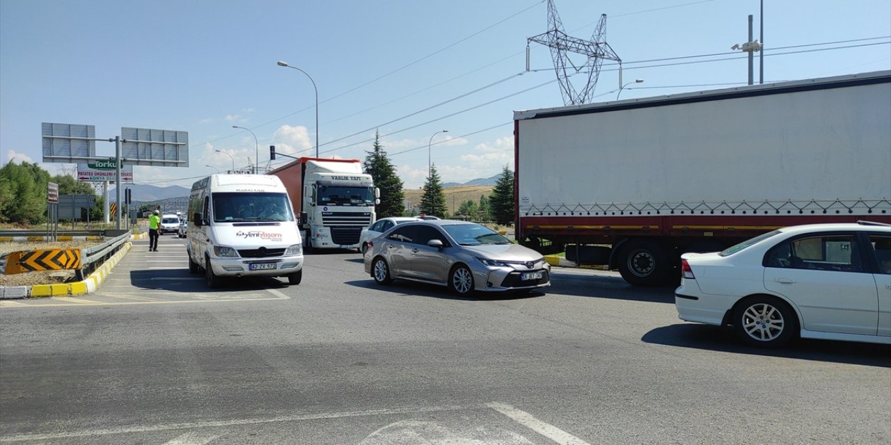 Konya'da geçiş güzergahı olan bu yoldan 1 saatte 5 bin araç geçti
