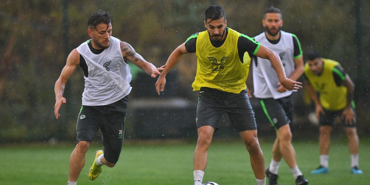 Konyaspor yağmur altında çalıştı