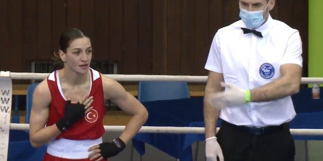 Milli boksör Busenaz Çakıroğlu çeyrek finalde