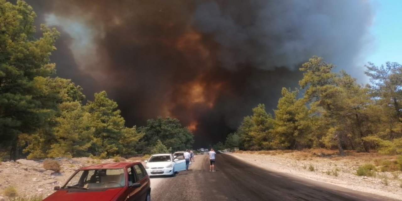Manavgat yangını nedeniyle Konya-Antalya kara yolunda ulaşım aksıyor