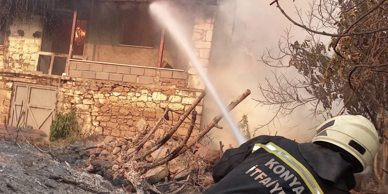 Konya ekibi Manavgat yangınına müdahale ediyor