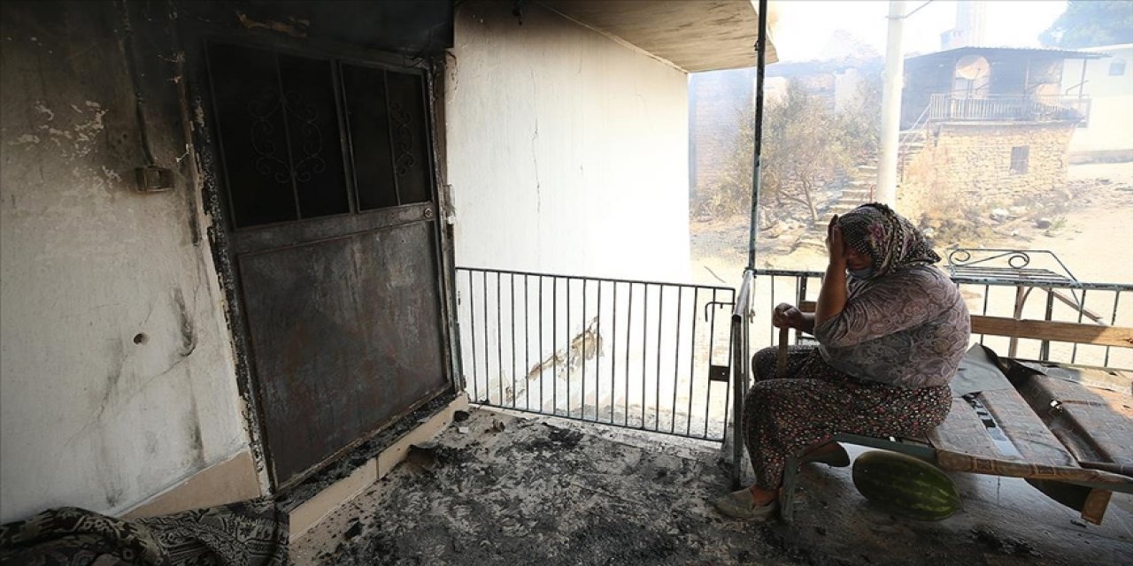Manavgat'ta kanser hastası kadın, tedavi parasını yangında kaybetti
