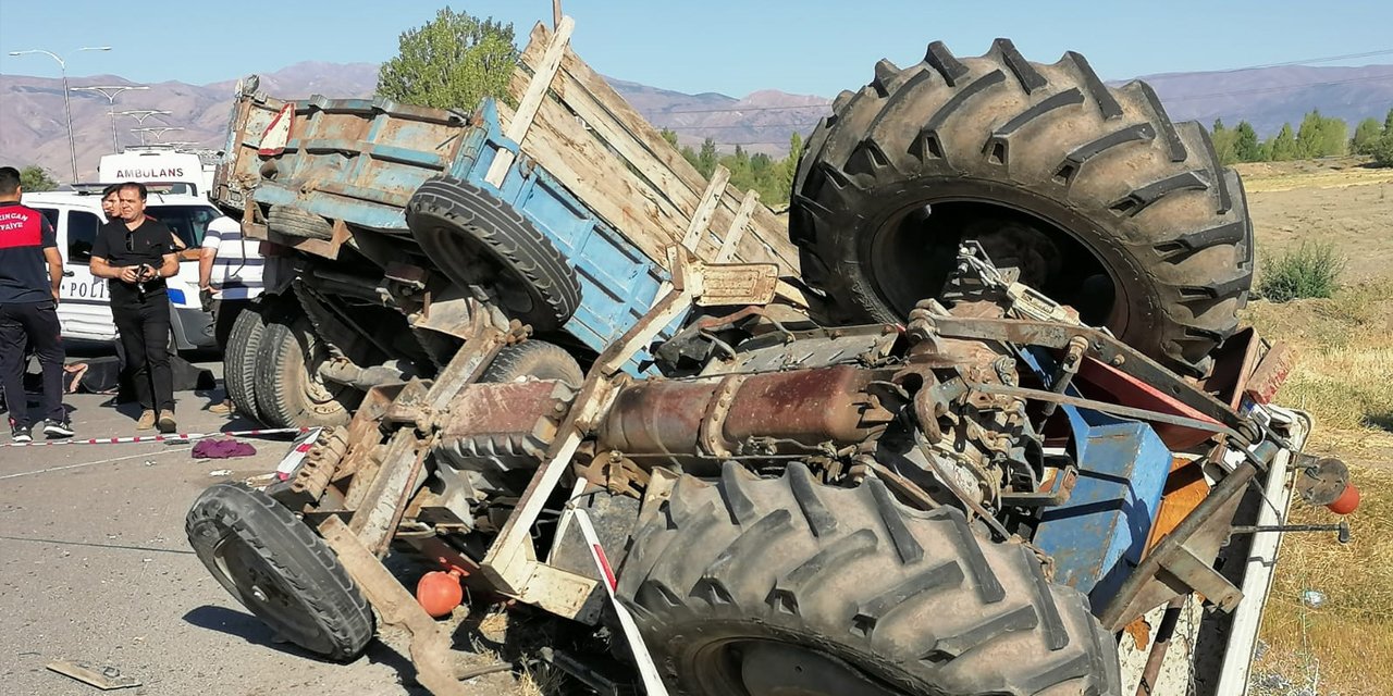 Feci kaza! Kamyonla çarpışan traktördeki işçiler yola savruldu: 2 ölü, 6 yaralı