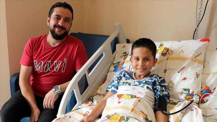 Küçük Ezel babasının dikkatiyle sağlığına kavuştu