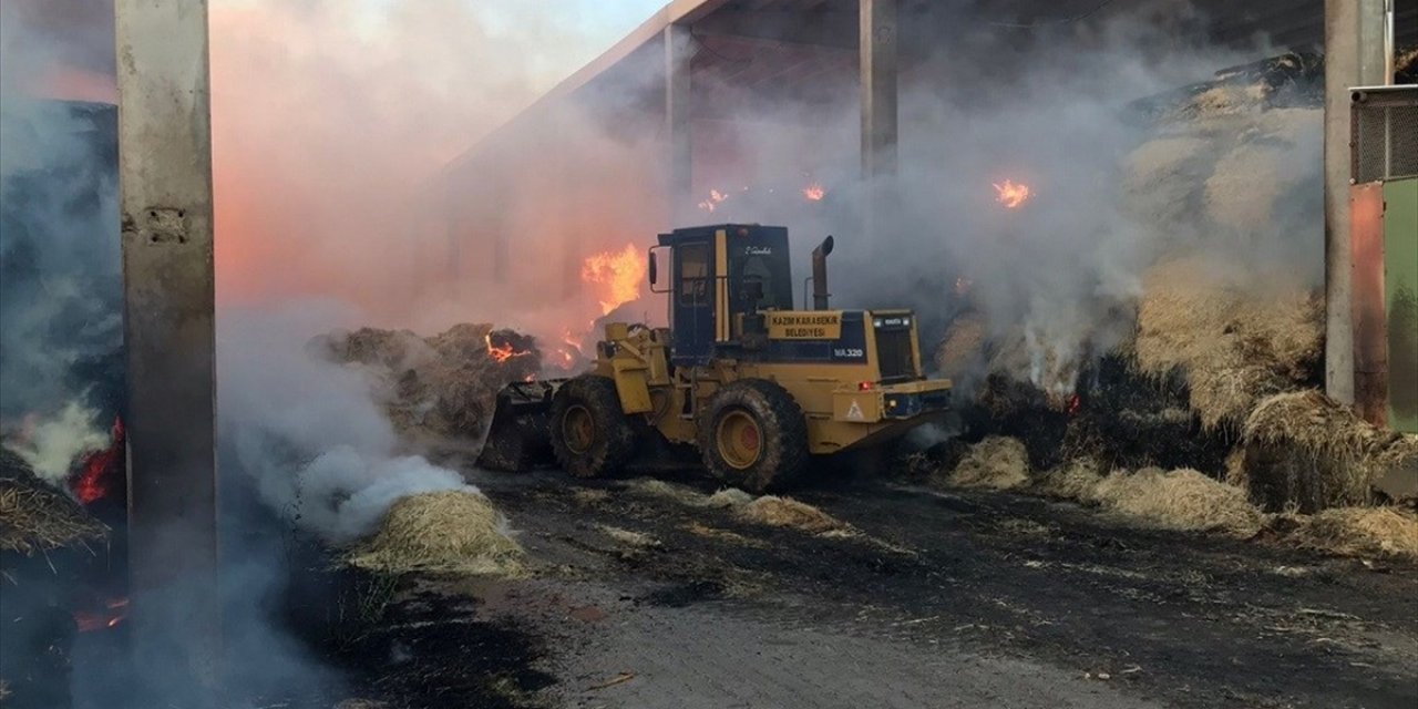 Konya – Karaman yolu üzerindeki fabrikanın çiftliğinde büyük yangın! Vali olay yerine gitti