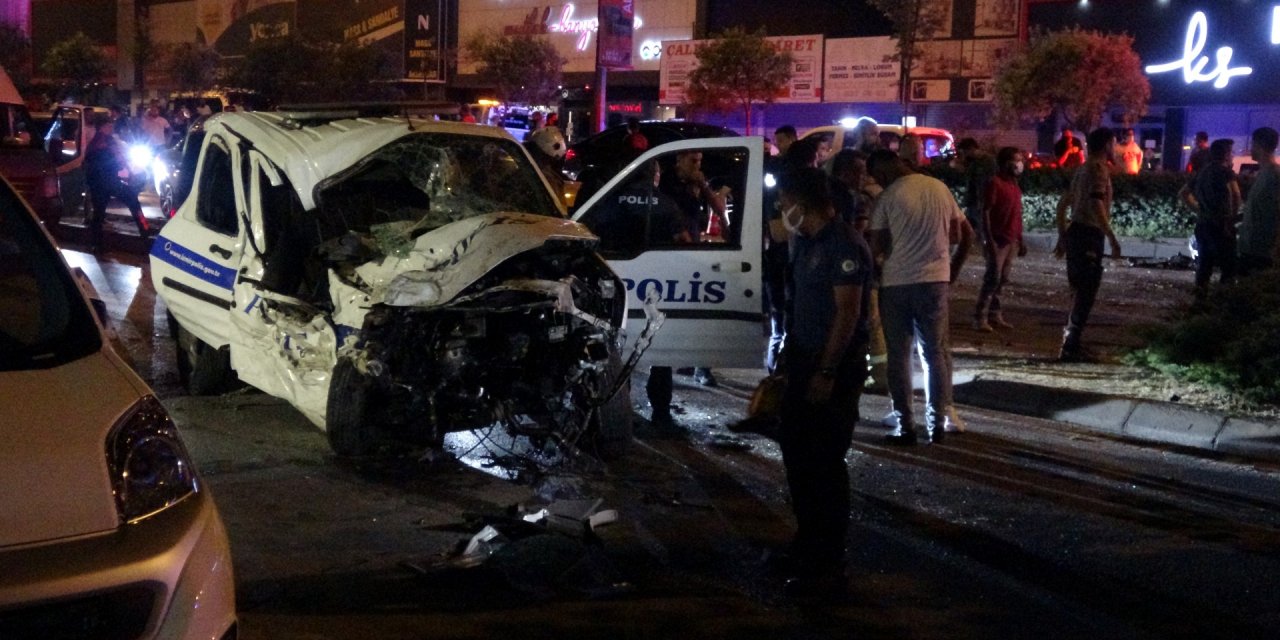 Polis ekibi hırsızlık ihbarına giderken kaza yaptı! 1 polisimiz şehit düştü, 4 yaralı var