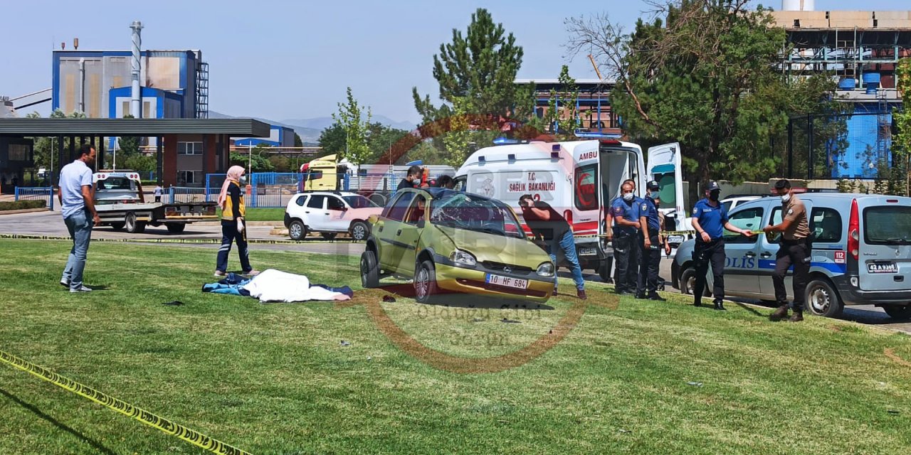 Konya’da feci kaza! Refüje devrilen otomobilin genç sürücüsü öldü