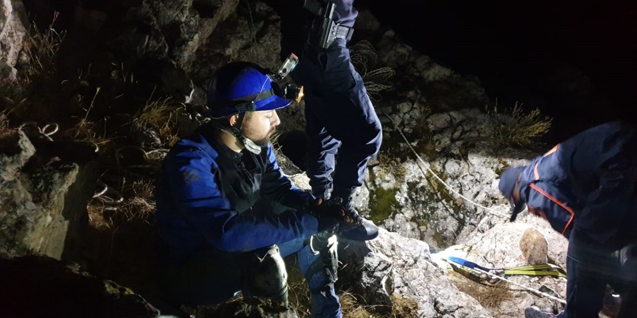 Mağarada mahsur kalan gazeteciyi 8 saat sonra AFAD kurtardı