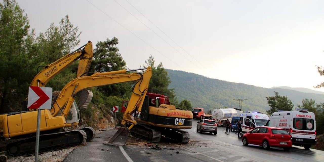 Faciadan dönüldü! Manavgat yangınına müdahale eden ekip Konya yolunda kaza yaptı