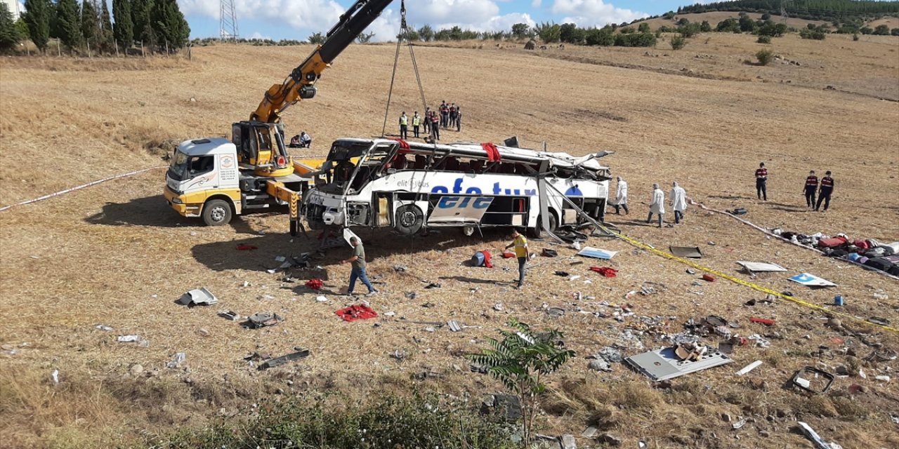 15 kişinin öldüğü kazada dehşete düşüren detay! 40 metre fren izi