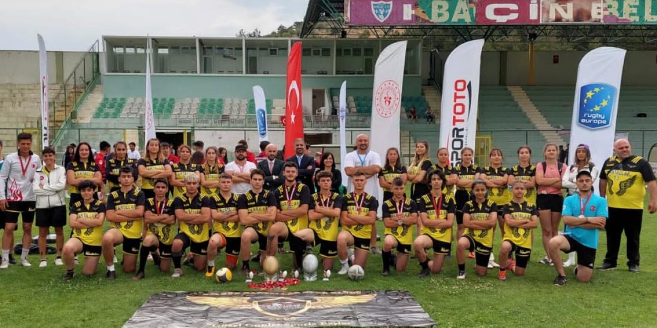 Selçuk Kartallar ragbi takımı şampiyonaya damga vurdu