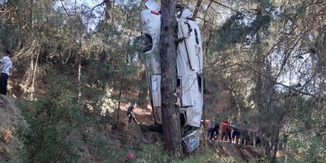 Balıkesir'den sonra şimdi de İzmir! Feci kazada 6 ölü, 11 yaralı var