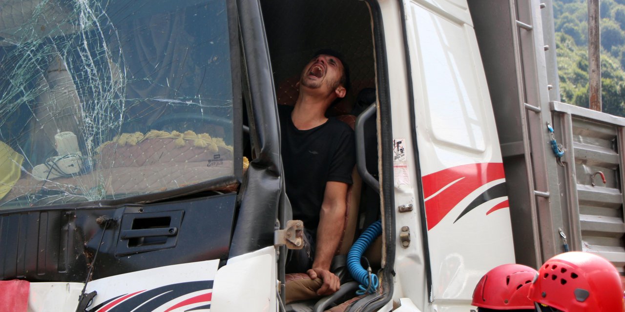 TIR’la çarpışan kamyonun sürücüsü sıkıştı: Annem, babam duymasın!