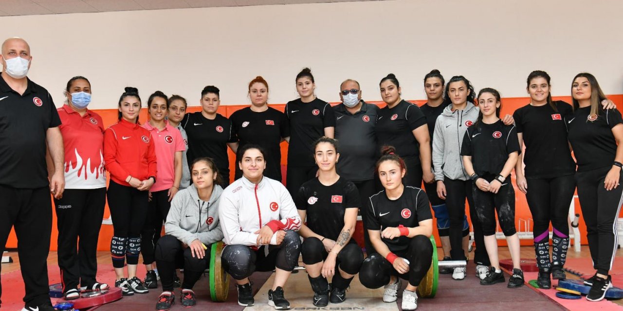 Halter Kadın Milli Takımı, Avrupa Şampiyonası’na Isparta’da hazırlanıyor