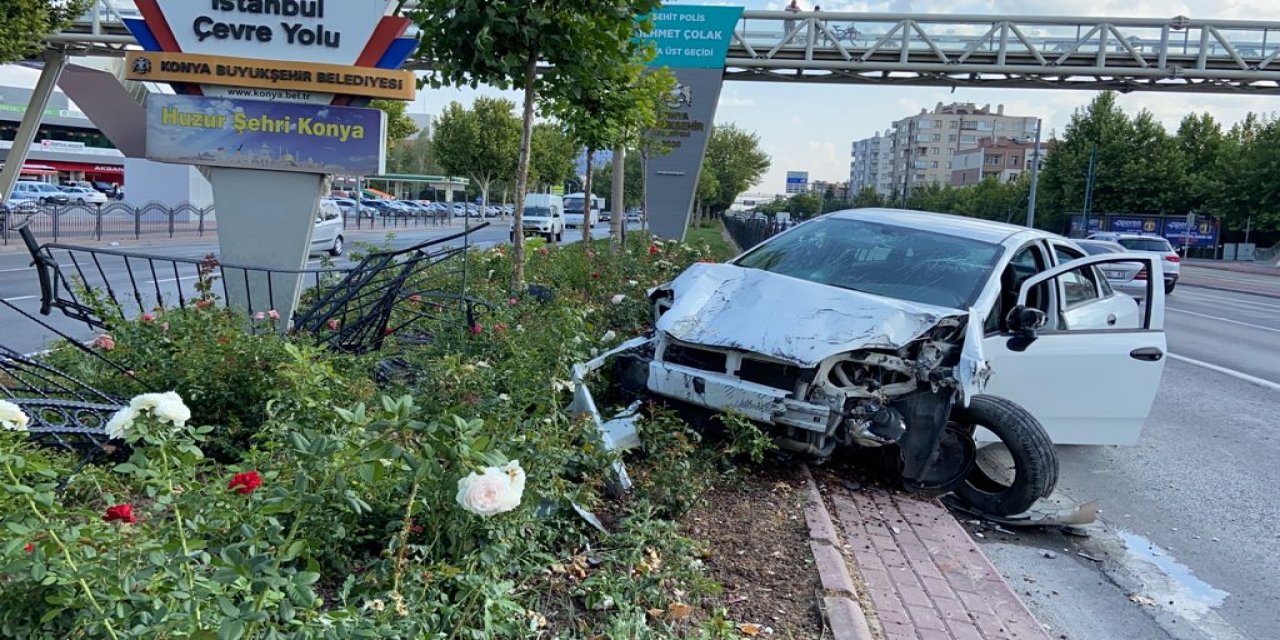 Konya’da otomobil demir bariyeri yıkıp refüje çıktı, sürücü yaralı kurtuldu