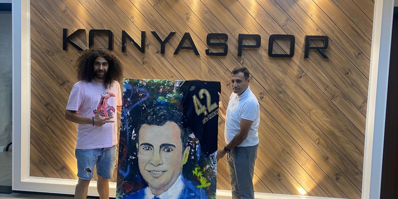 Memleketini resimleriyle temsil eden gurbetçi, Konyaspor Başkanı Özgökçen'in tablosunu yaptı