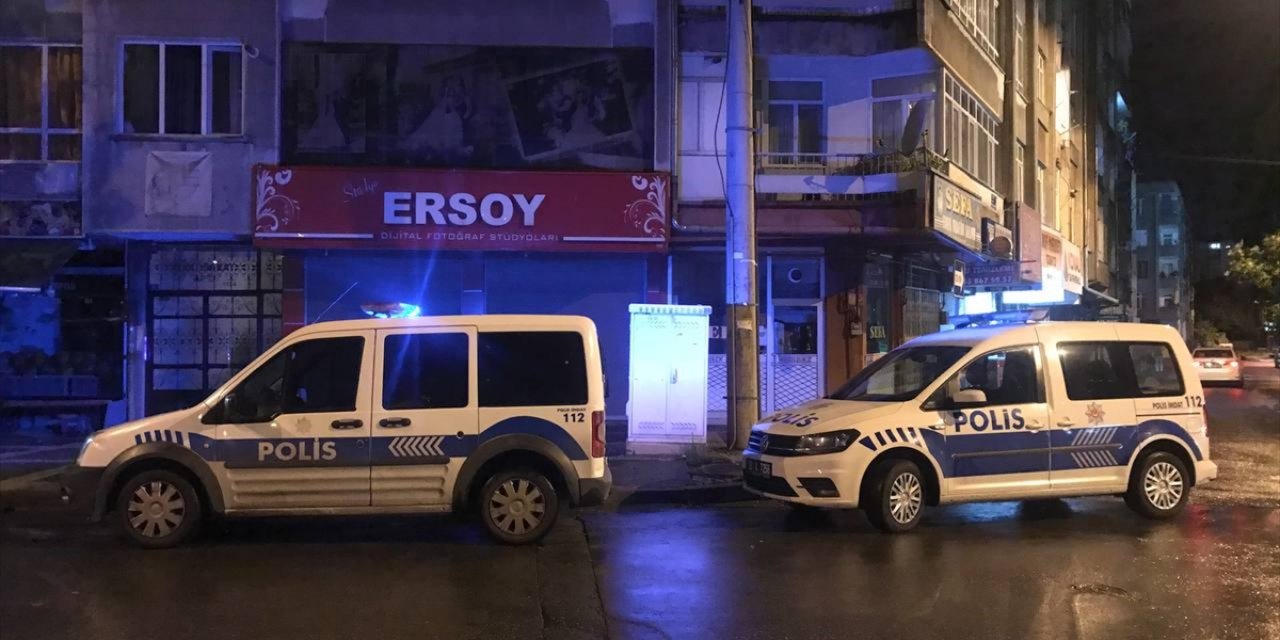 Babası tarafından bıçaklanan Afgan genç ağır yaralandı