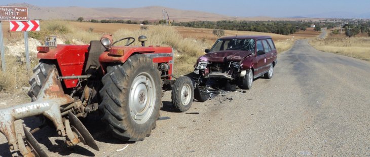 Konya'da traktör ile otomobil çarpıştı