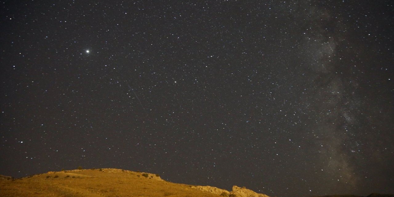 Konya'da gökyüzünde şölen! Perseid meteor yağmuru maksimum seviyeye ulaştı