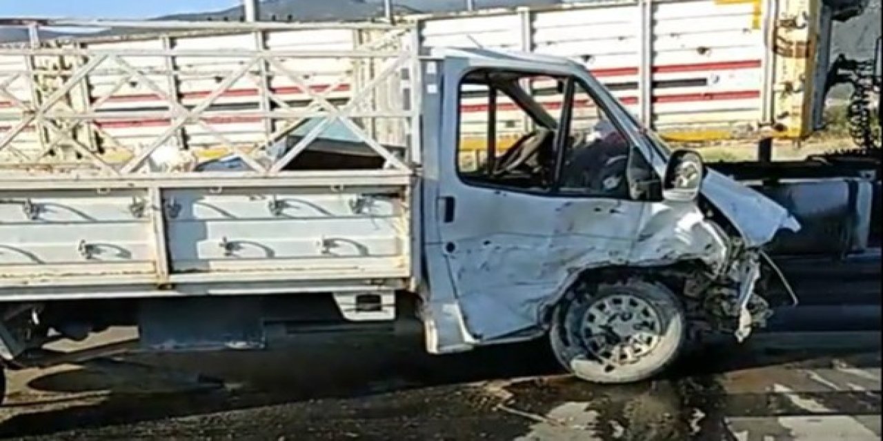 Konya’da dönüş yapmak isteyen kamyonet, otomobille çarpıştı: 8 yaralı