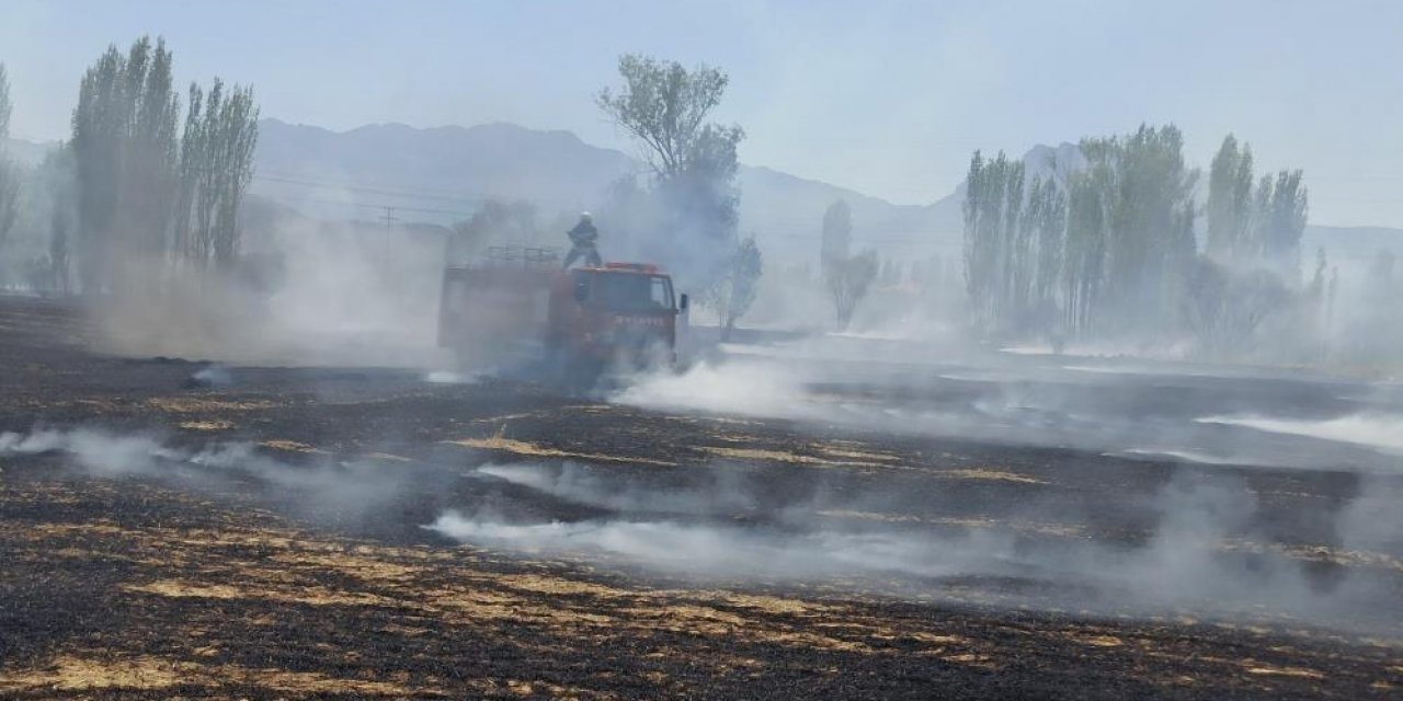 Konya'da buğday hasadı yapılan tarlalarda korkutan yangın