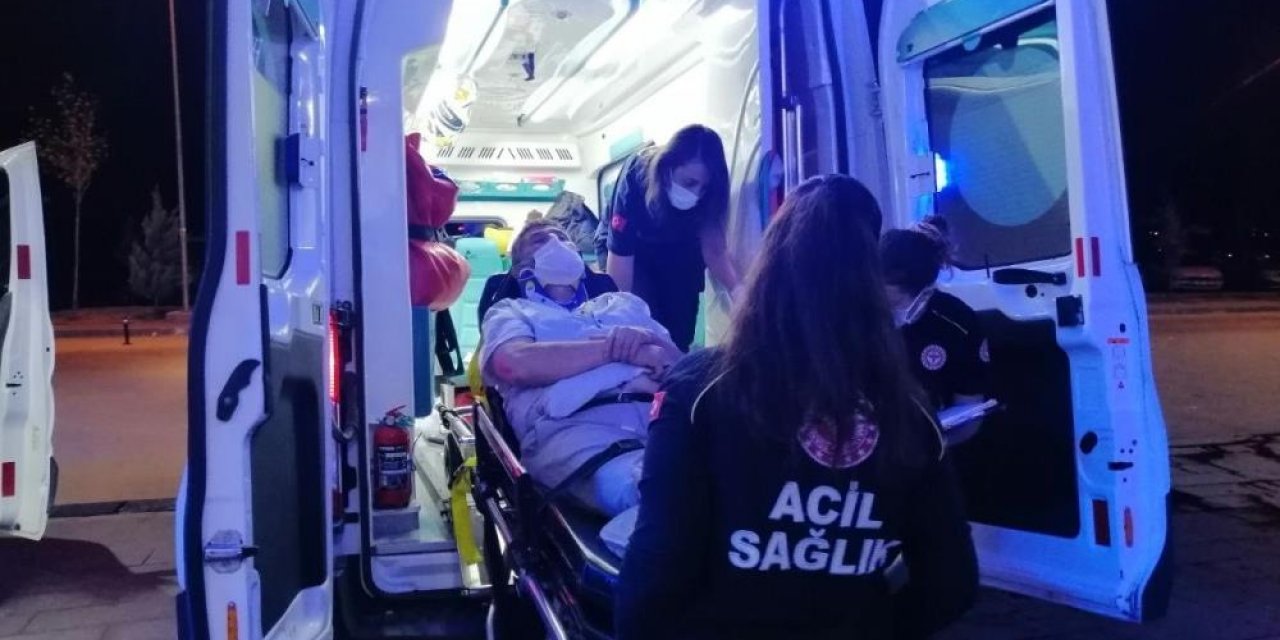 Konya’da hafif ticari araç şarampole yuvarlandı! 2’si çocuk 6 yaralı var