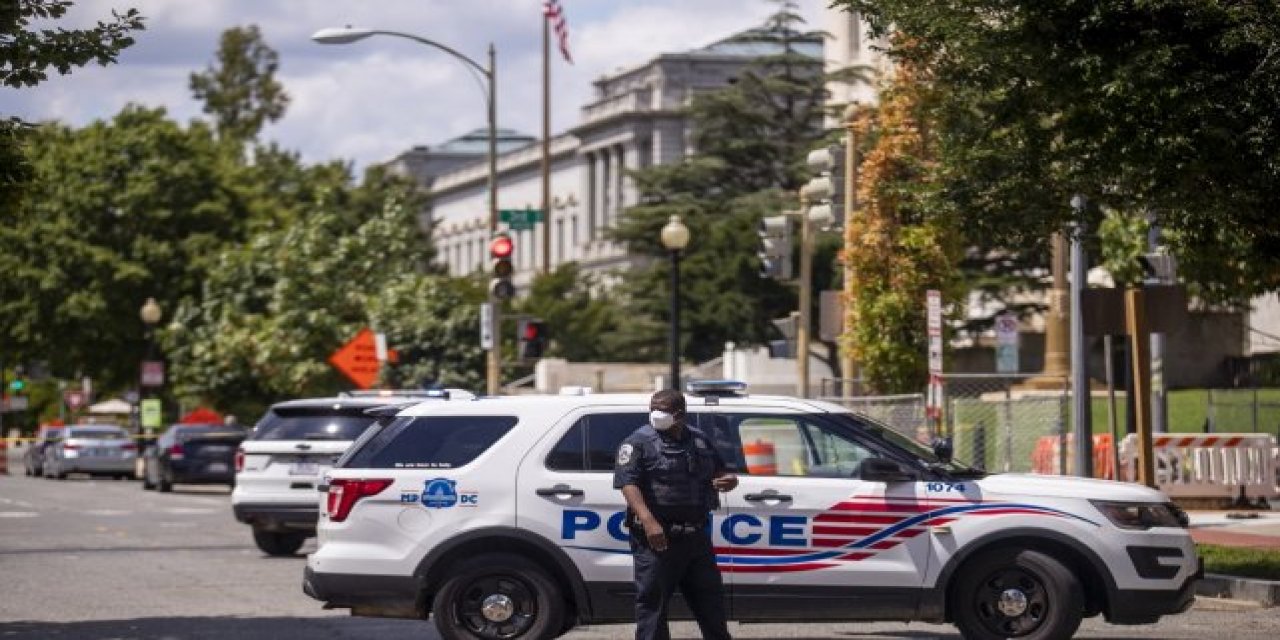 ABD Kongre binası yakınında elinde bomba olduğunu iddia eden şüpheli polise teslim oldu