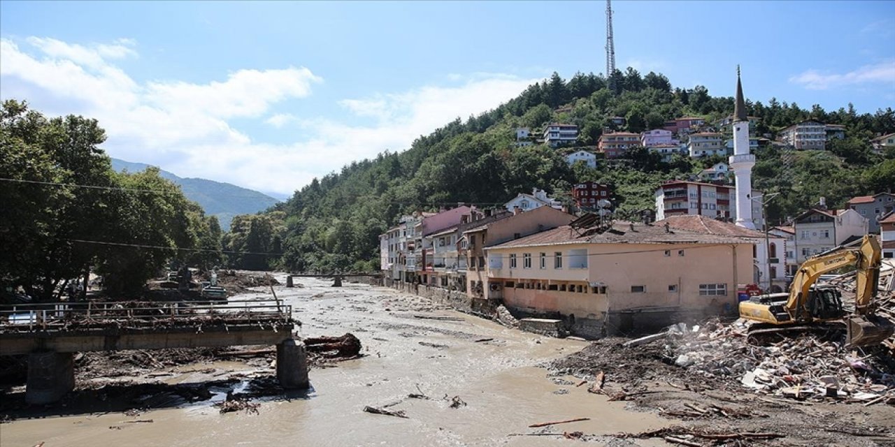 Karadeniz'deki sel felaketinde can kaybı 81'e yükseldi