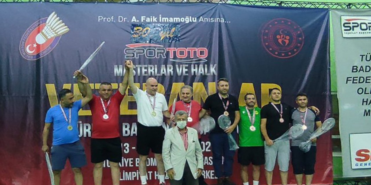 Konyalı Veteran Badmintonculardan 12 Madalya