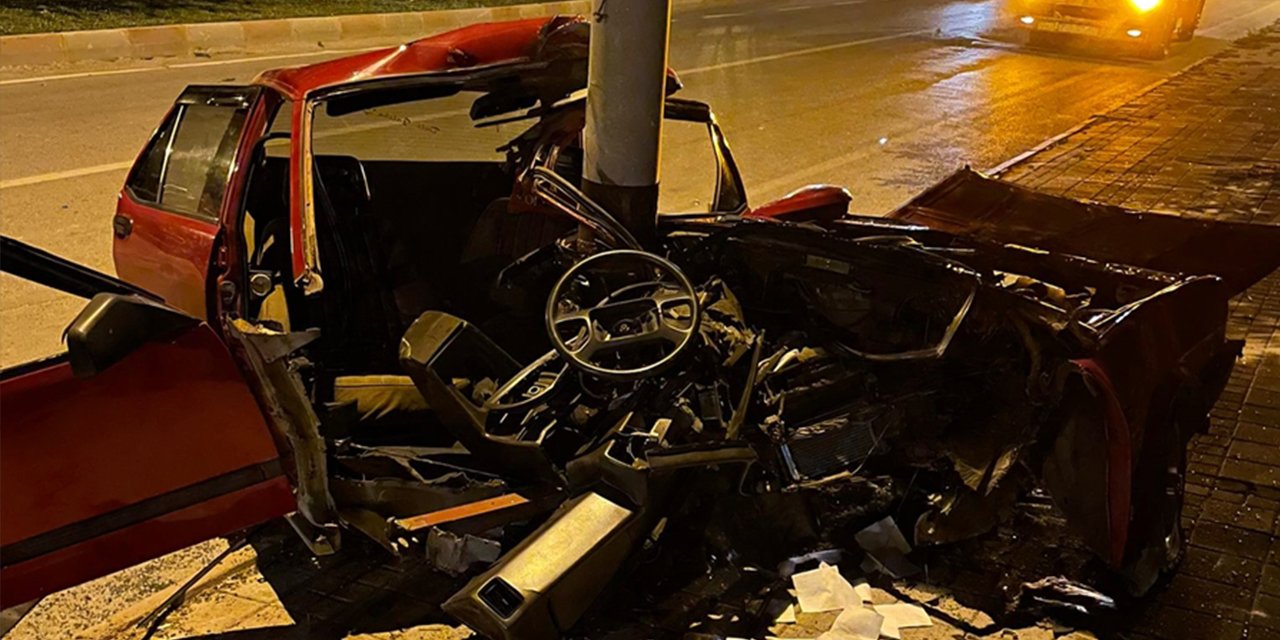 Konya'da otomobilin tanınmaz hale geldiği kazadan mucize kurtuluş