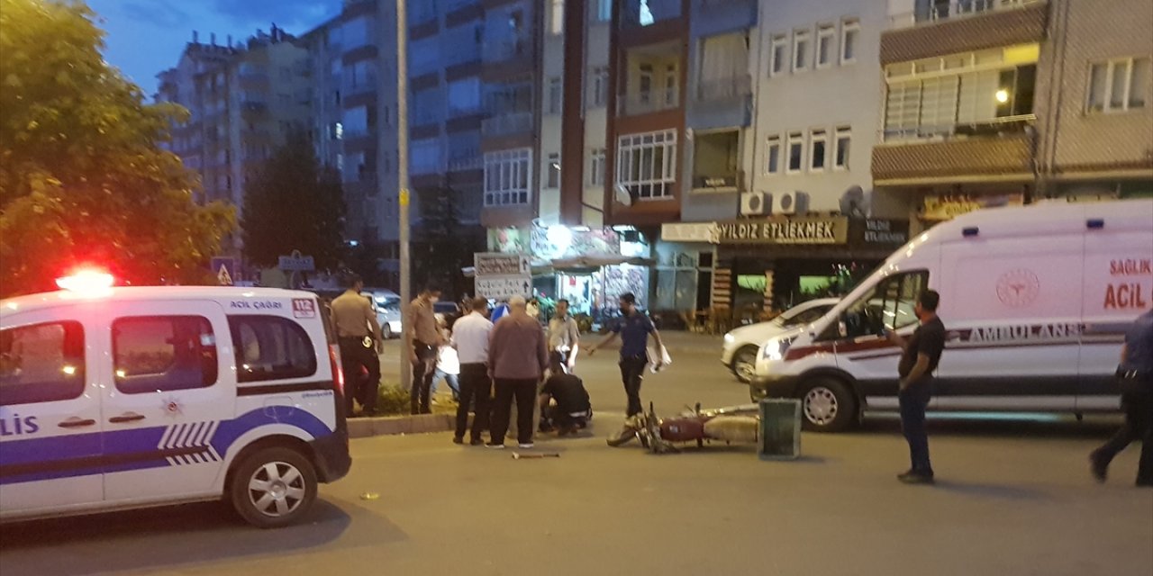 Konya’da otomobilin çarptığı motosikletteki 2 kişi yaralandı