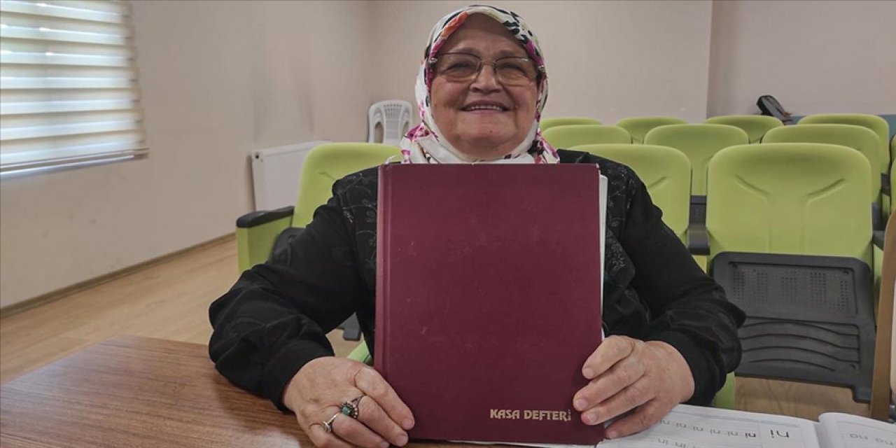 9 çocuk annesi iken boşandı, 71'inde okuma yazma öğrendi, hayatını kaleme aldı