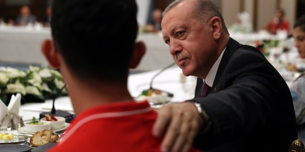 Cumhurbaşkanı Erdoğan olimpiyatta madalya alan sporcularla buluştu