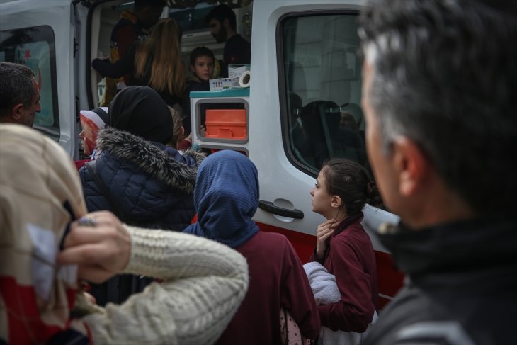 Yüzme havuzunda panik! 30 kişi hastanelik oldu