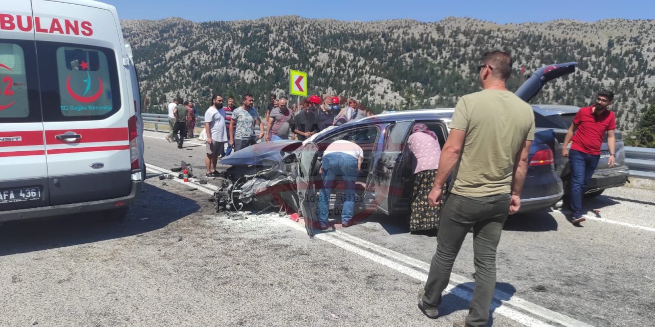 Konya – Antalya yolunda zincirleme kaza: 2’si ağır 4 yaralı var